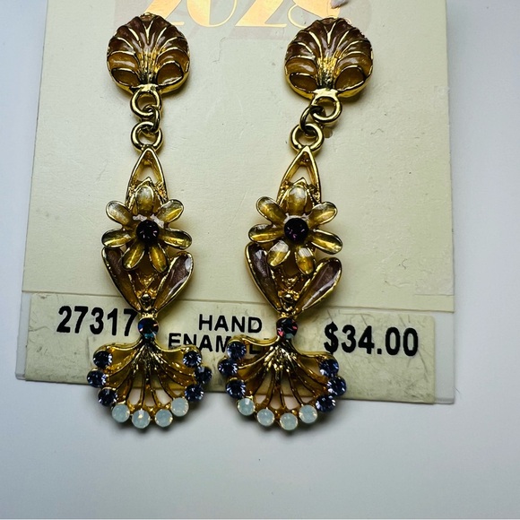 2028 Elegant Gold tone rhinestones earrings - Picture 2 of 5